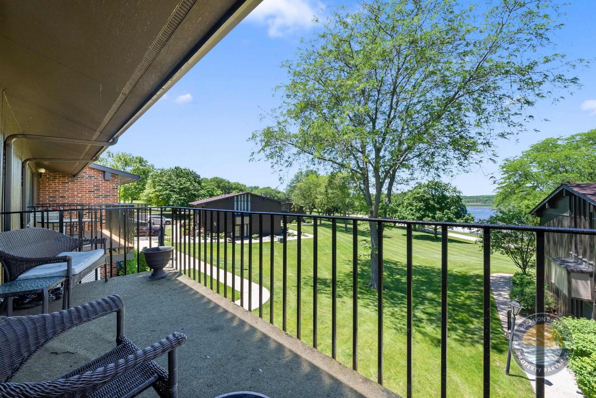 New Lake Como Condo With Lake Views Лейк Дженива Экстерьер фото
